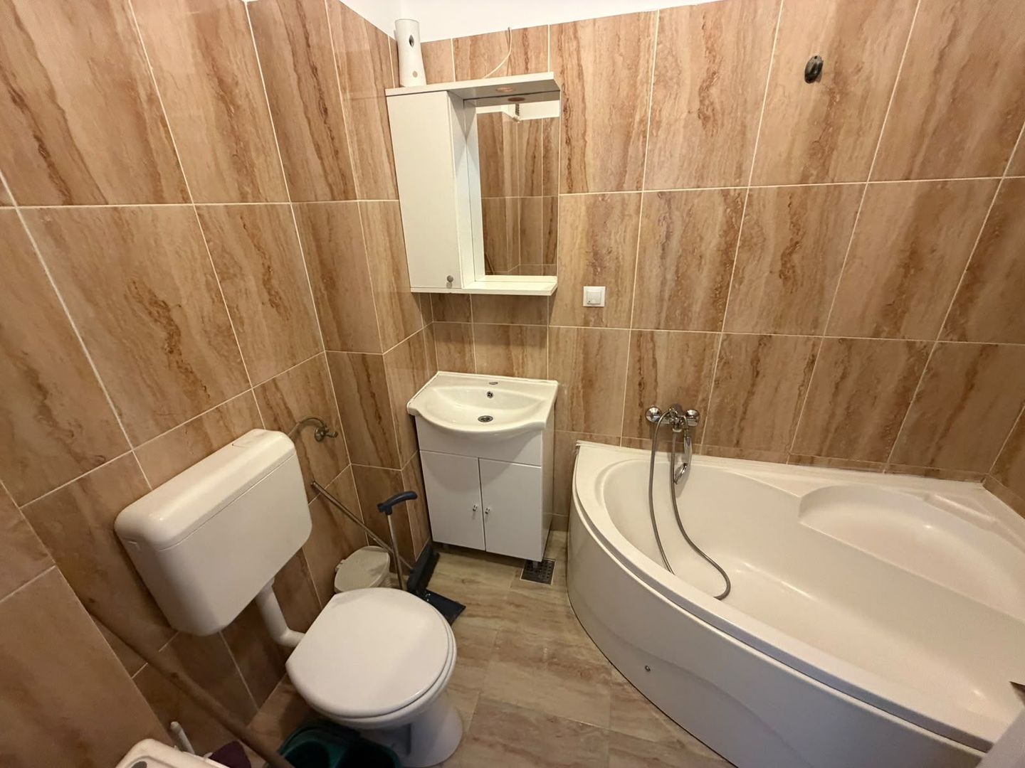 AP. 3 CAMERE - CENTRALA PROPRIE, MOBILAT/UTILAT MODERN, COMIS 0% - Poză 9
