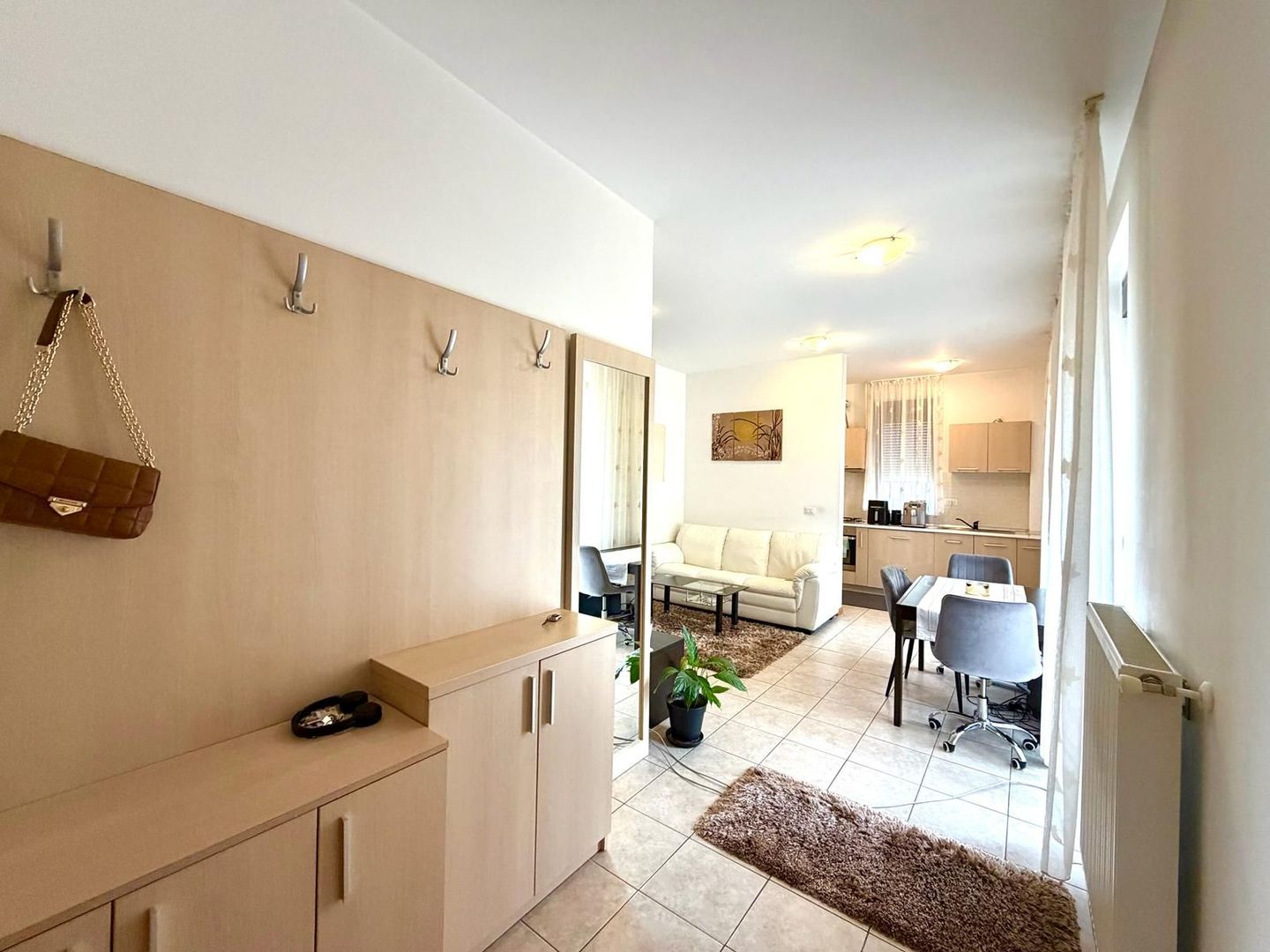 Apartament 3 camere - etaj 1 - mobilat - Dumbravita - Poză 2