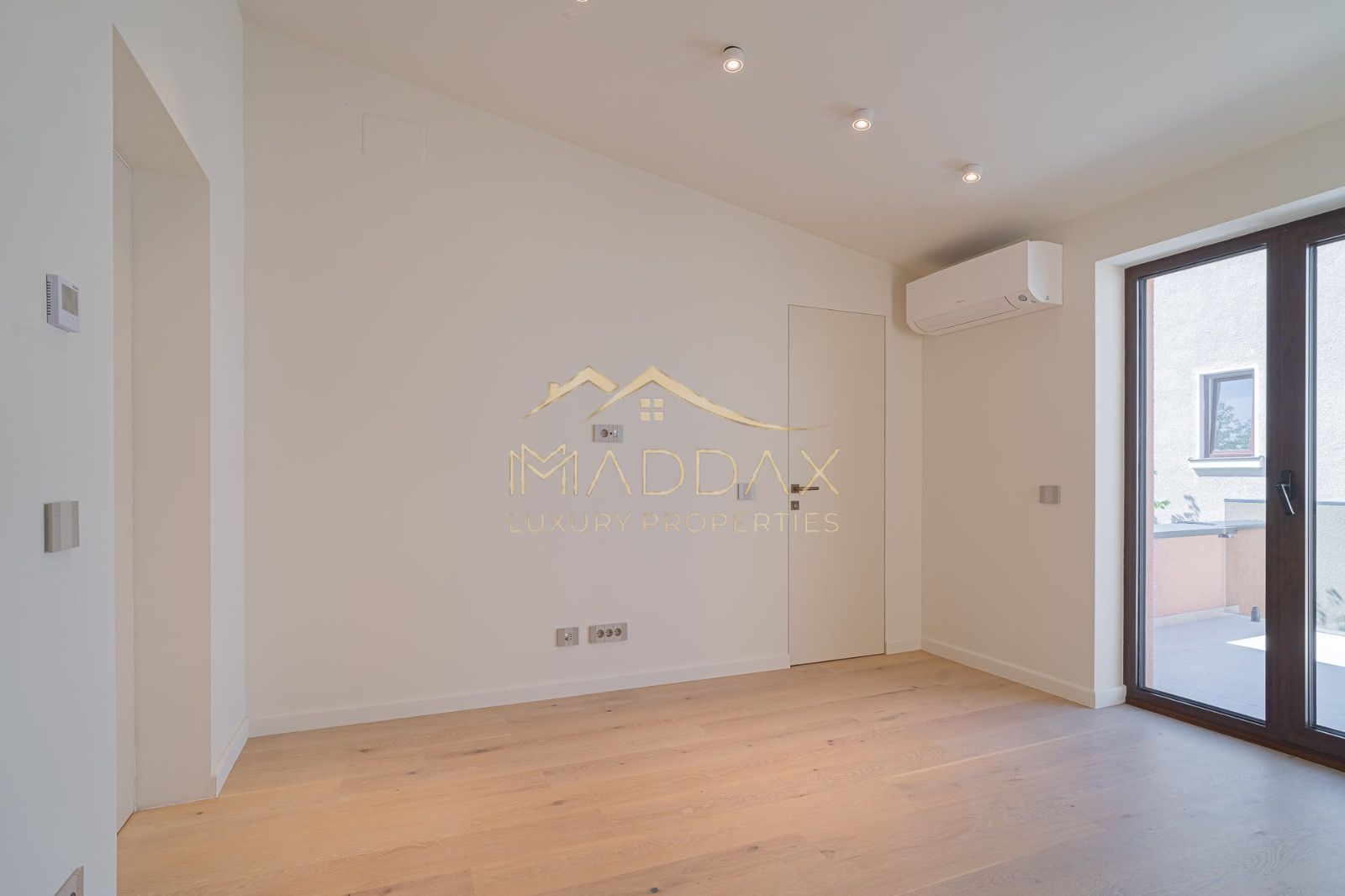 Vila Unica Noua cu 8 camere *300mp* /fotovoltaice si pompa cladura// Dorobanti - Poză 11