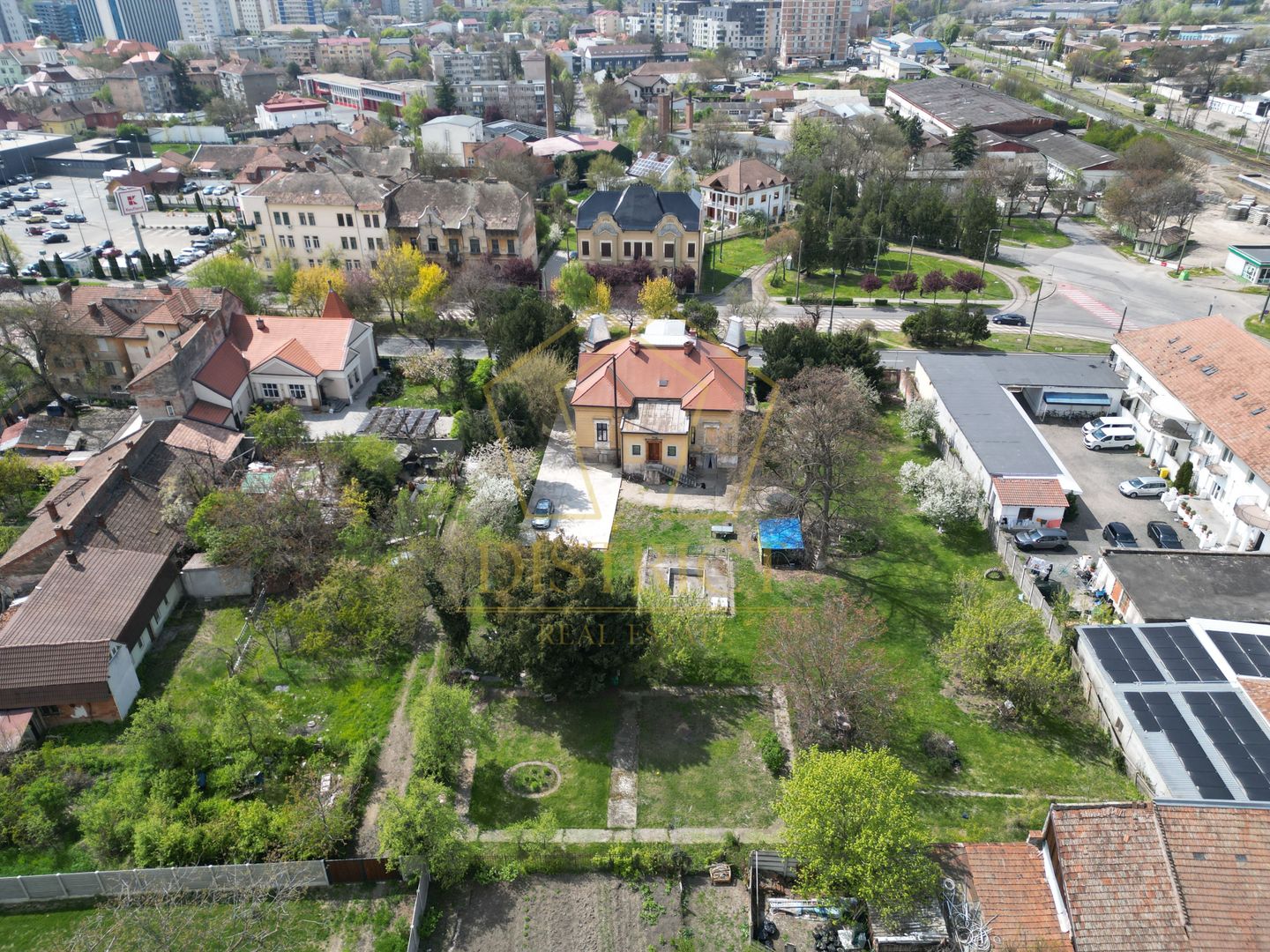 Vila isotorica cu teren de 3.900mp | Central - Poză 3