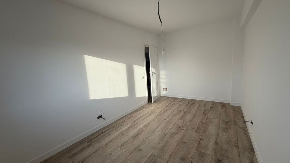 Apartament 3 camere nemobilat,nelocuit bloc nou + loc parcare - Poză 12