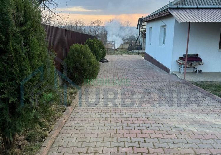 Casă de vânzare în satul Hărtoape, comuna Vânători, județul Iași - Poză 2