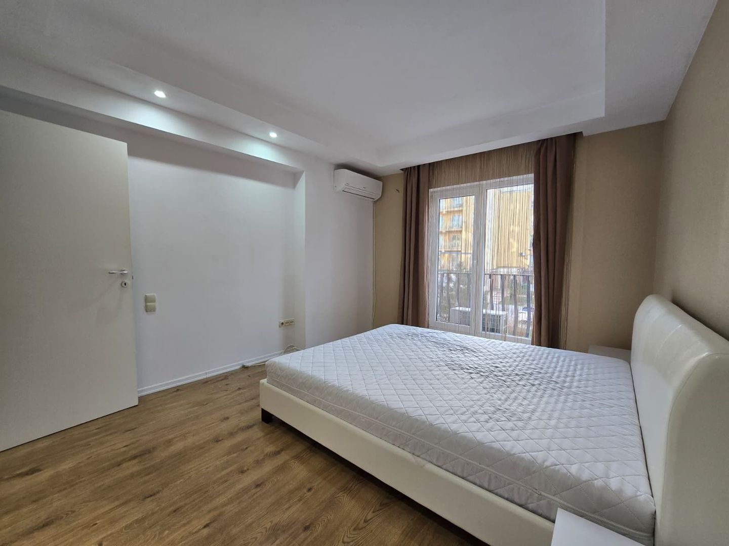 COSMOPOLIS - Apartament cu 2 camere tip studio, mobilat si utilat. - Poză 7