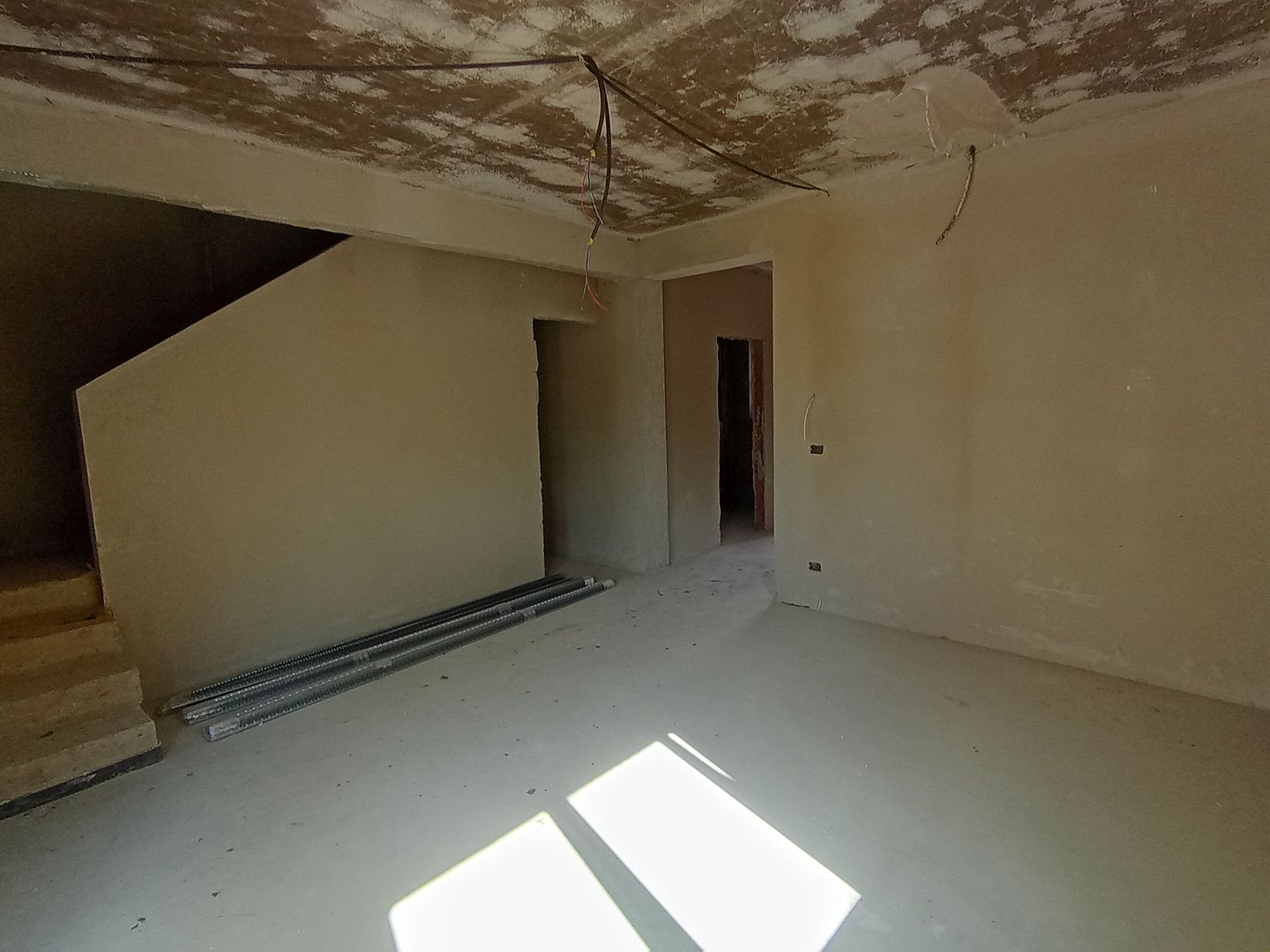 Sanandrei Duplex cu 4 Camere, Drum Asfaltat, Toate Utilitatiile - Poză 4