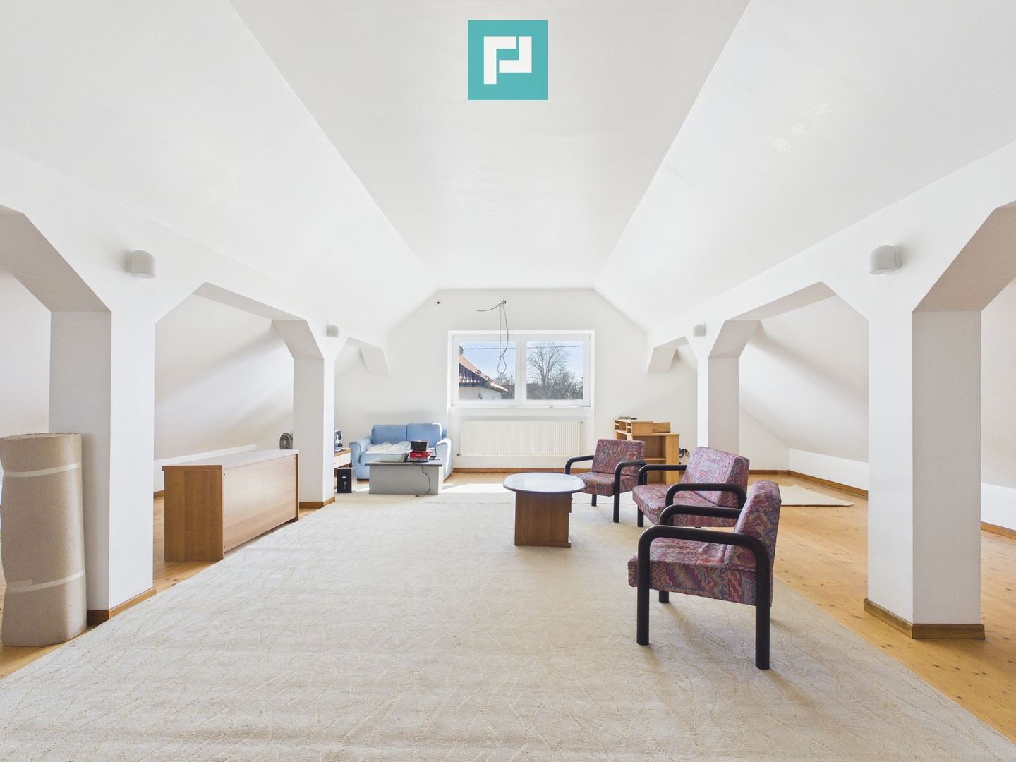 Casă cu 8 camere pentru investiții în Maciova CS - Poză 14