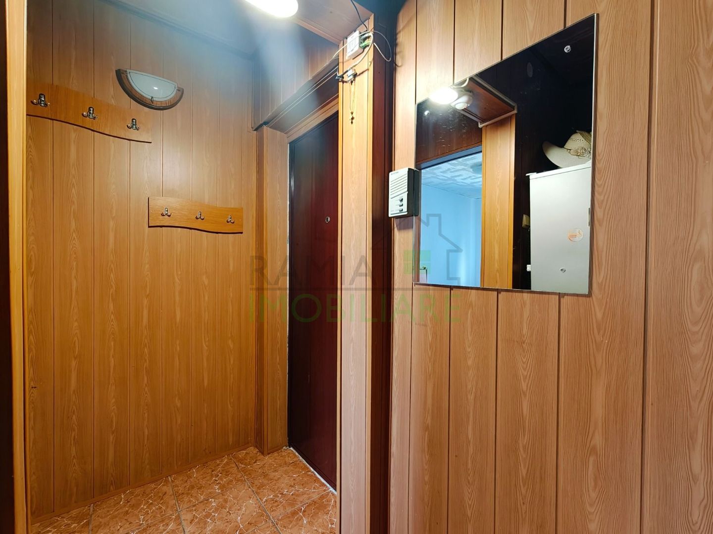 Apartament 3 camere, Cartierul Florilor, Boxă și parcare - Poză 15