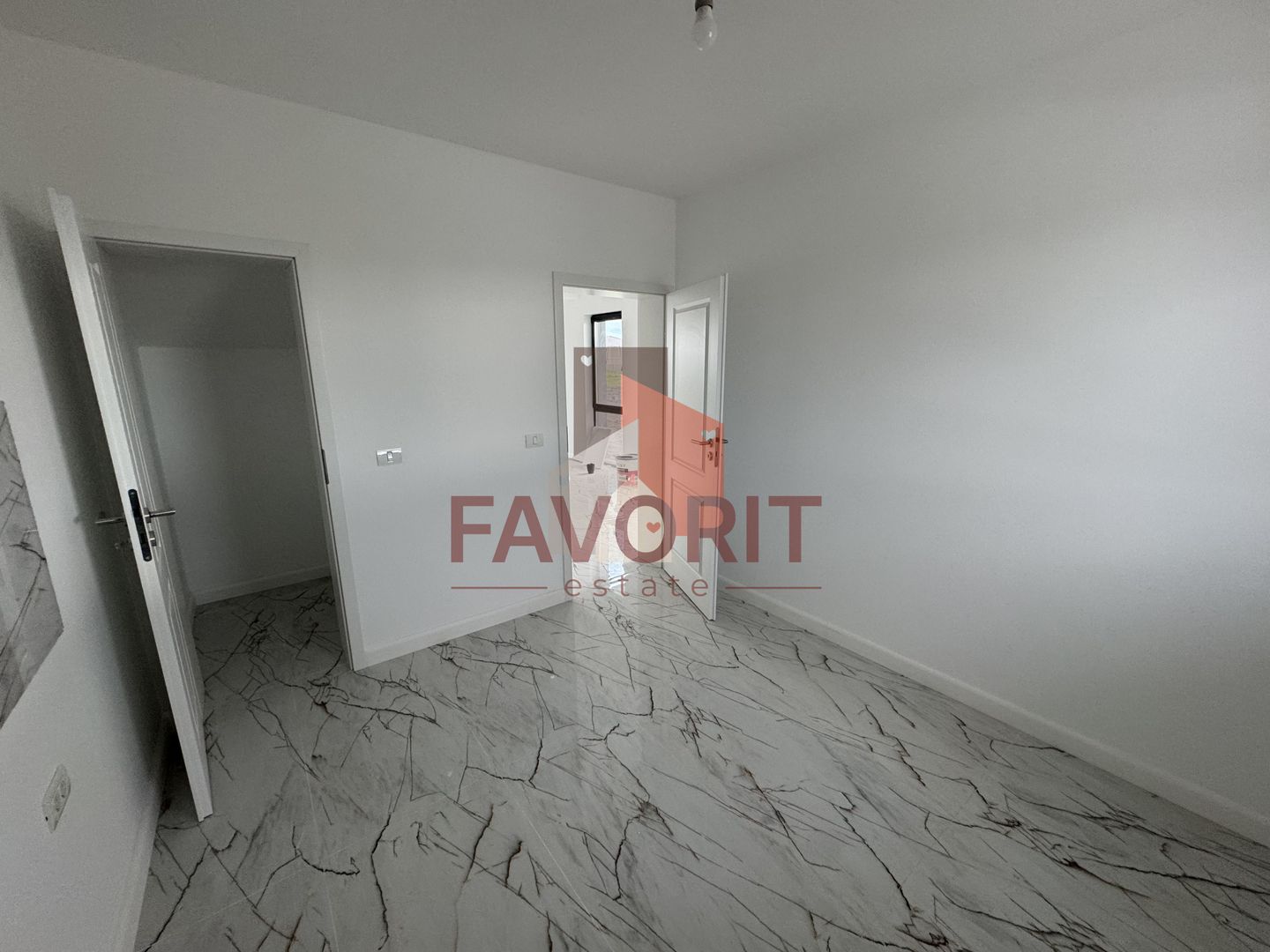 Comision 0%. Panouri si pompa de caldura. Despartit prin camera tehnica - Poză 6