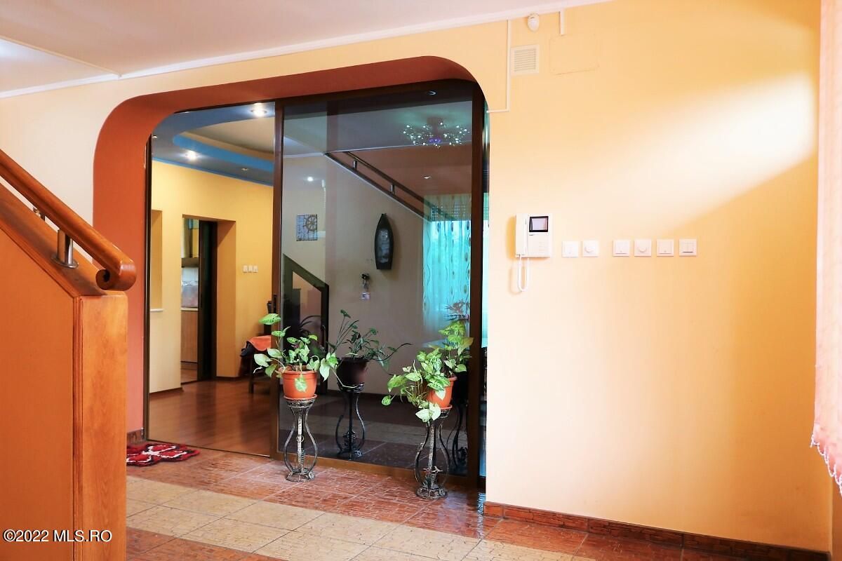 Ovidiu - Str. Nationala, Vila P+1E, teren 1094 mp, vedere la lac! - Poză 48