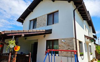 1/2 Duplex mobilat, utilat, 4 camere, pivnita, 200 mp teren - Poză 1