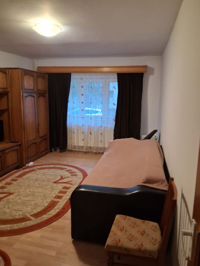 vand apartament 2 camere zona Alunisul Nou, paretr cvu terasa gaz tras - Poză 4