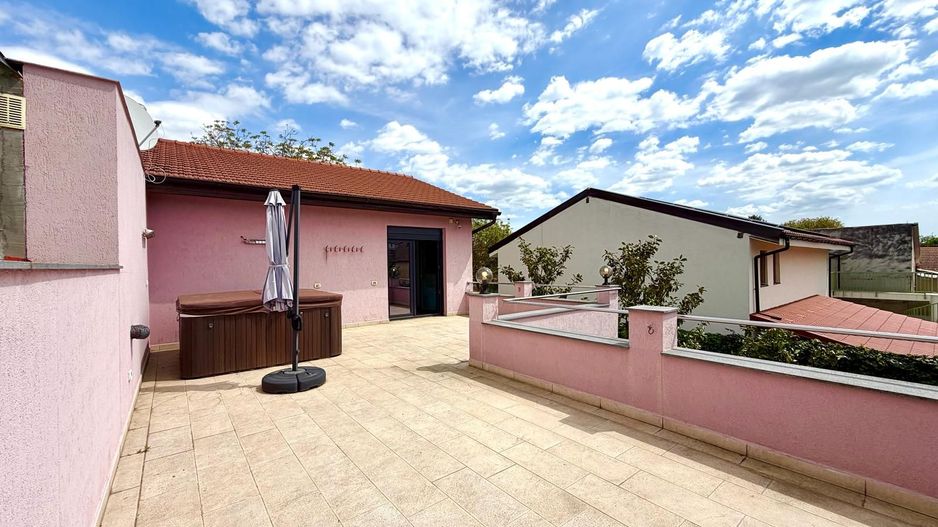 Vila cu 4 camere cu lift, jacuzzi și terasă panoramică tip penthouse - Poză 15