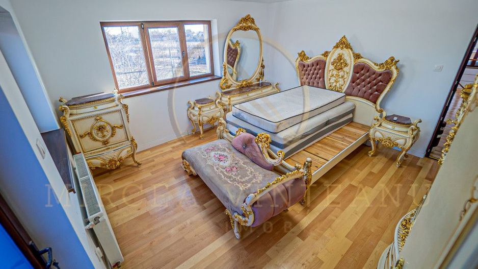 Lazu - Vila de vânzare compusă din P+1E+M. - Poză 24