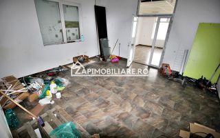 Spatiu comercial cu vitrină la strada si baie proprie - Poză 9