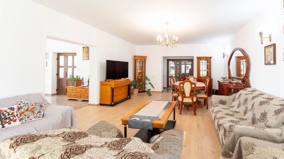 Oportunitate Rară | Proprietate Exclusivă în Izvor - Poză 2