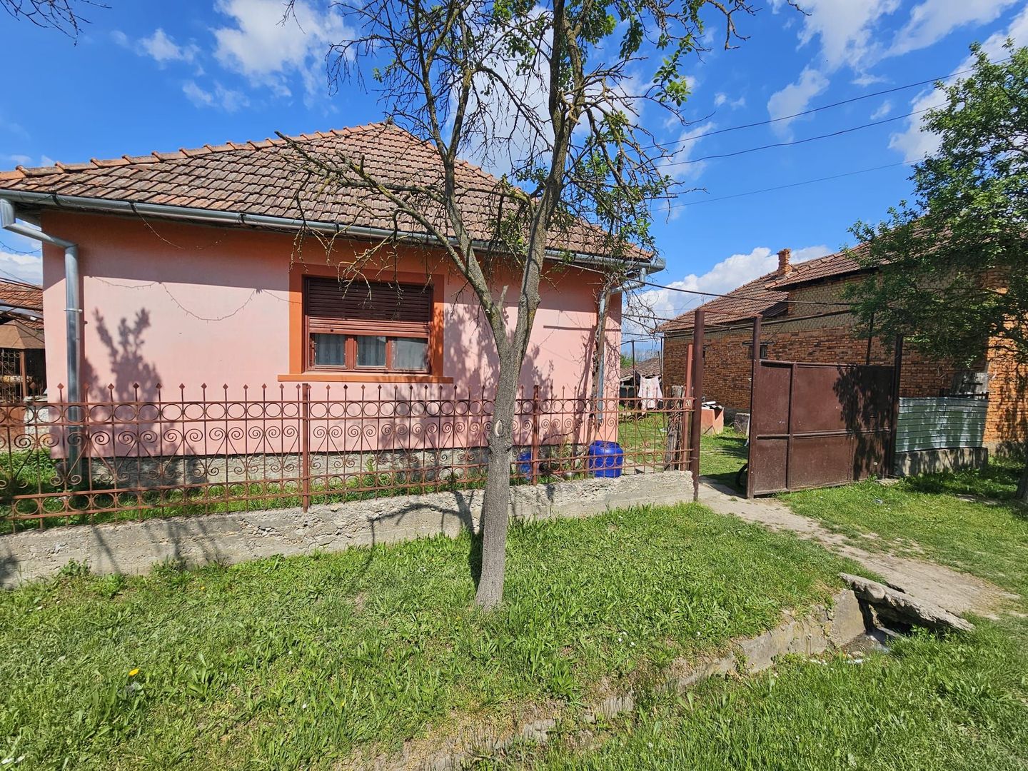 Casa la tara in Rogoz, Bihor, teren 1427 mp, acces auto - Vanzare - Poză 1