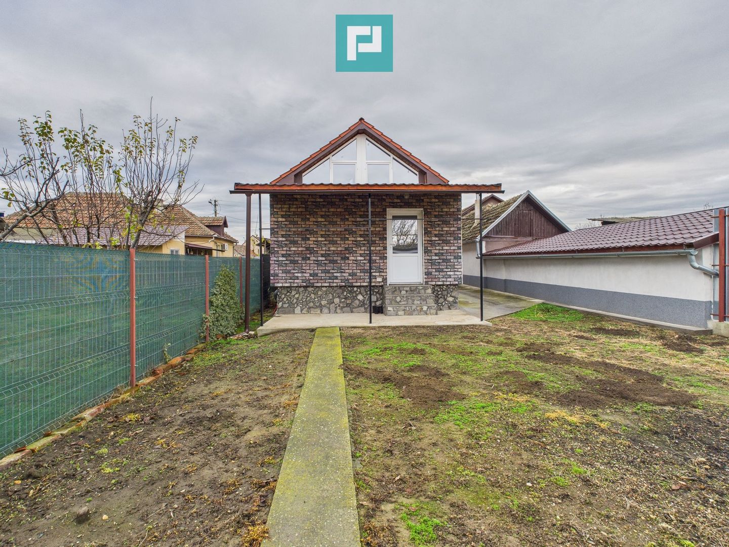 Casă cu 4 camere în Curtici pentru investiții - Poză 14