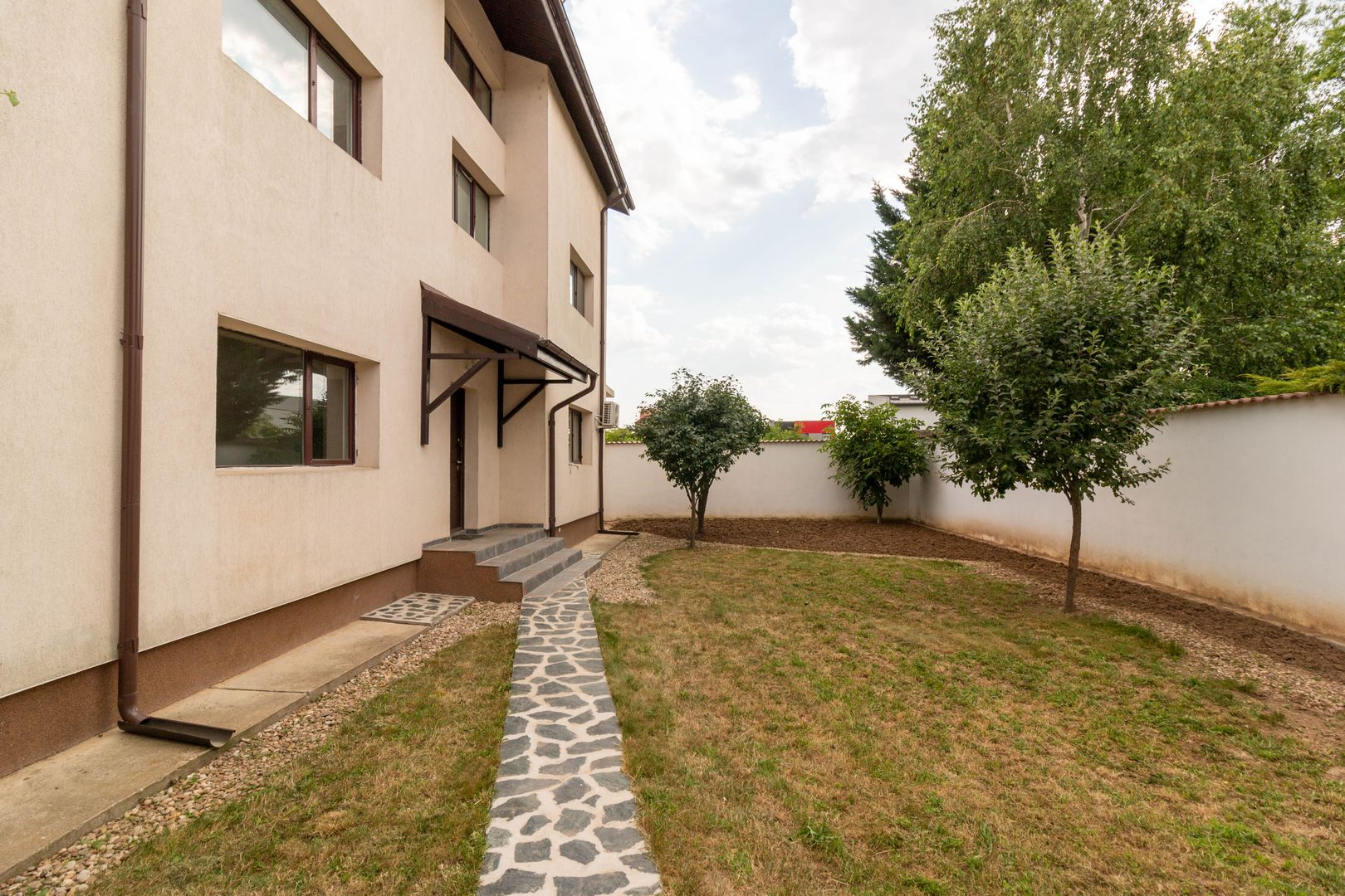Vila spatioasa de vanzare in Pantelimon zona Padurea Cernica - Mierlei - Poză 3