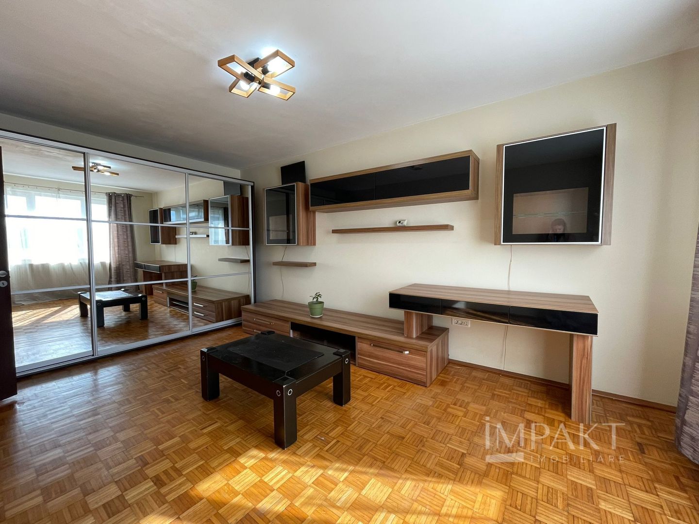 Închiriere 2 camere, central, 2 locuri de parcare - Poză 2