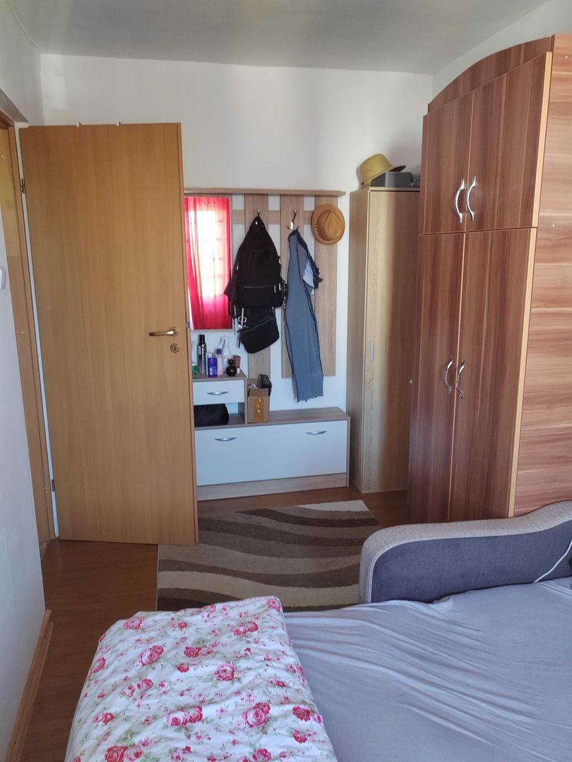 ageuropa.ro vinde garsonieră la etajul 3 în Soarelui - Poză 1