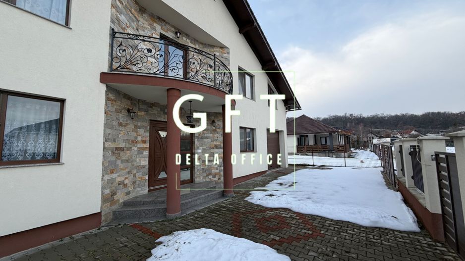 Casa de vanzare, 5 camere, Unirea - Poză 1