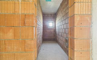 Casă la roșu  pe parter - Moșnița Veche - Poză 7