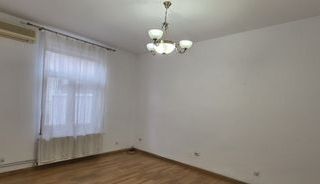 Vila cu 4 camere si mansarda, de inchiriere central - Poză 12