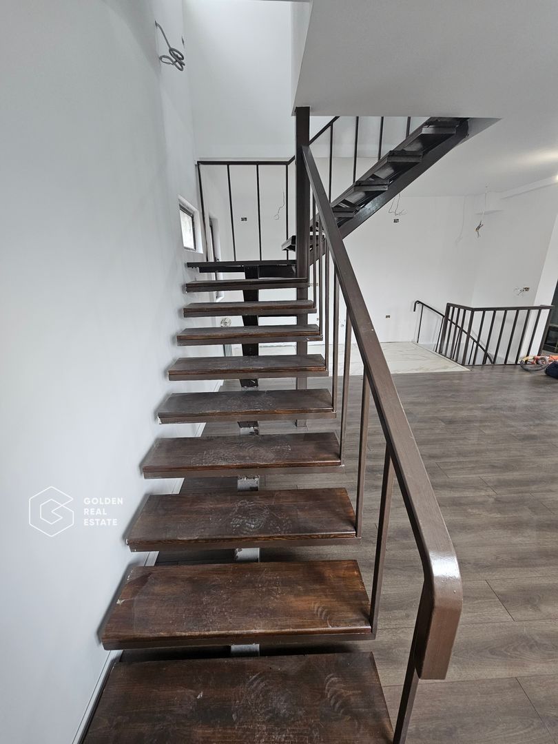 Vila cu 5 camere, 4 bai, Otopeni-centru, COMISION 0, renovata complet - Poză 7