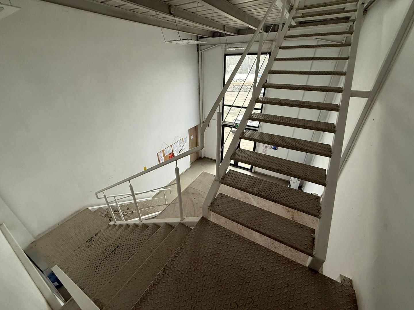 Hală industrială 2.450 mp de vânzare, Mogoșoaia, chirie garantată - Poză 14