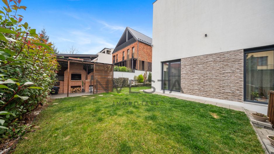 Casa moderna, spatioasa , pe o strada privata retrasa! - Poză 14