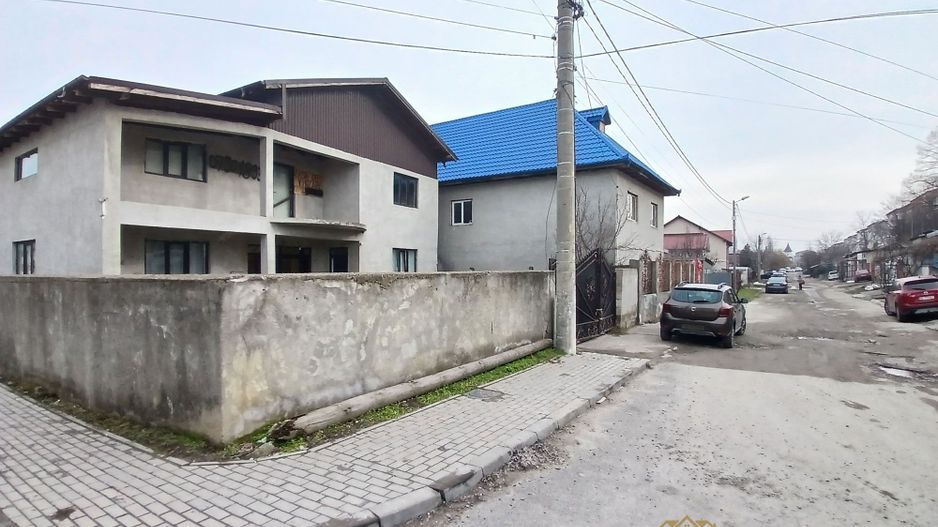 Vilă Spațioasă cu 6 camere, 234mp construiți, în Cartier Tineretului - Poză 1