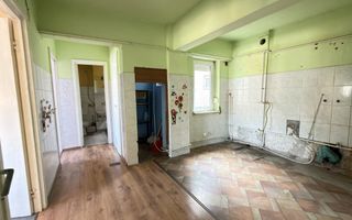 Apartament 4 camere Etaj IV, MV1, Zona Ludy - Str. Regele Ferdinand I - Carei - Poză 3