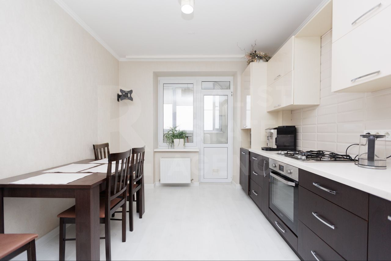 Vânzare, apartament, 2 camere + living, strada Alba Iulia, Buiucani - Poză 1