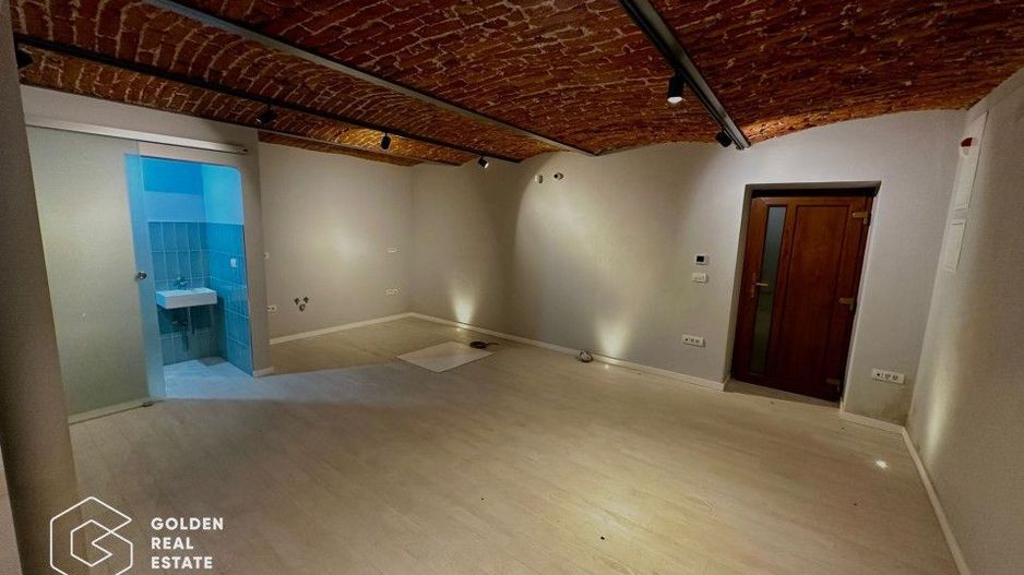 Oportunitate!Spatiu comercial 3 camere+apartament 2 camere la etaj,zona centrala - Poză 2