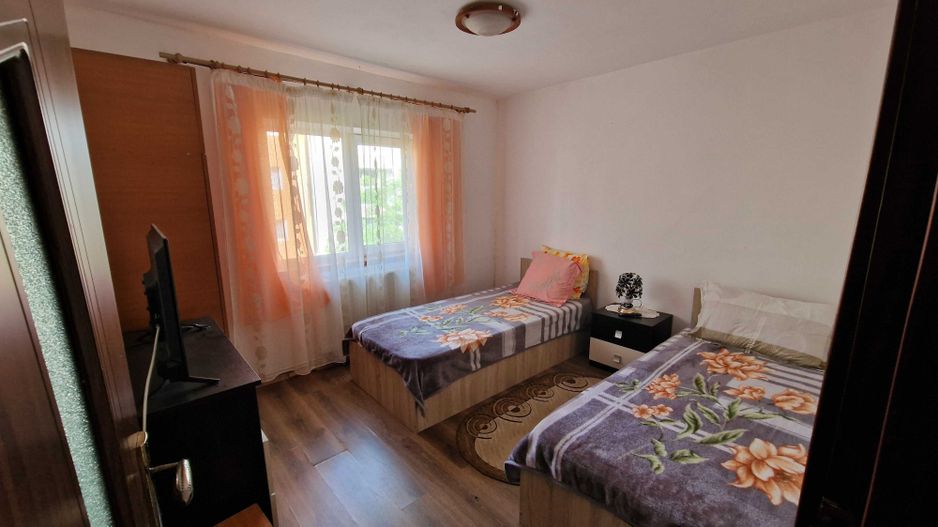 Apartament 3 camere decomandat  zona Big Nou etaj 3/4 - Poză 4