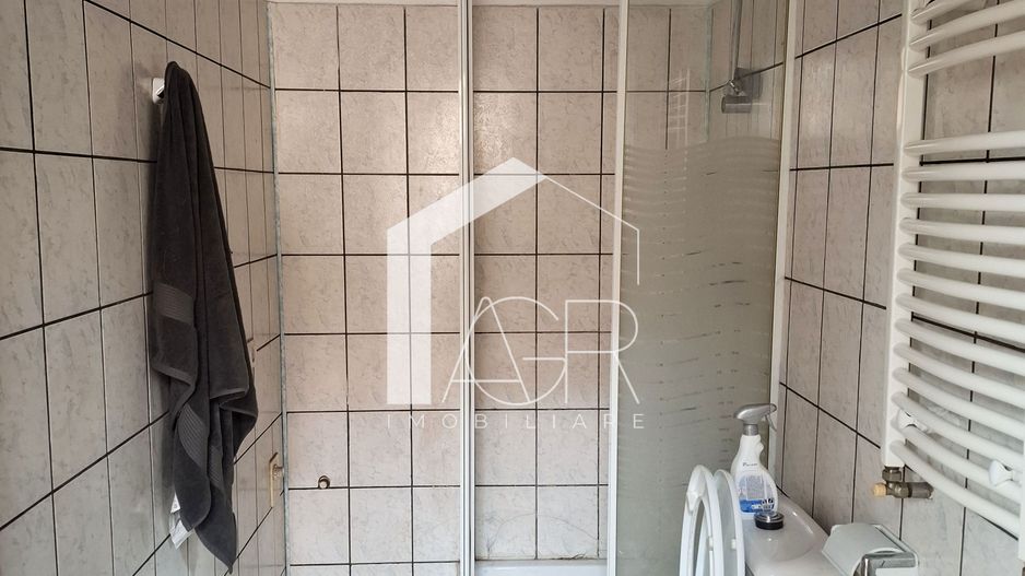 Casa cu 4 camere, zona Central - Poză 17