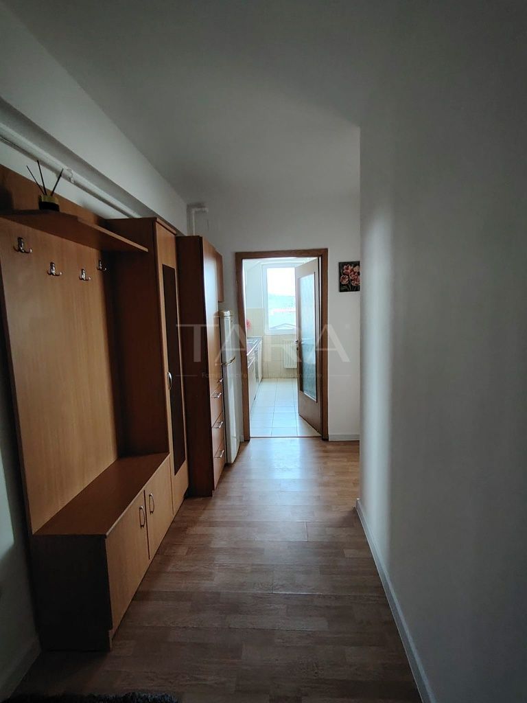 Apartament 37 mp, etaj 3/4, mobilat și utilat complet, 2 parcari. - Poză 6