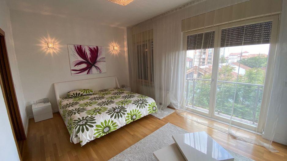 Spatios si modern cu garaj subteran - Poză 8