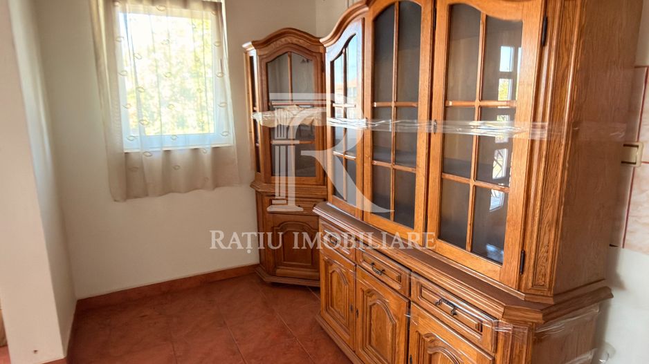 Casă cu spațiu comercial | Curte | Garaj | Parcare | Nojorid - Poză 13