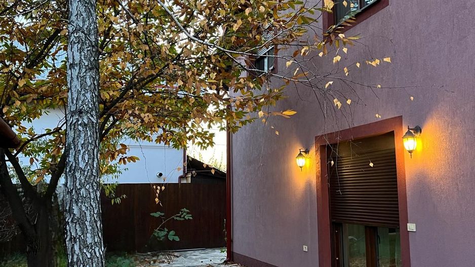 Casa individuala pozitie foarte buna si teren generos - Poză 2