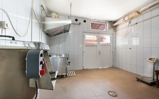 Spațiu de producție cu dotări complete: brutărie, patiserie și magazin - Poză 13