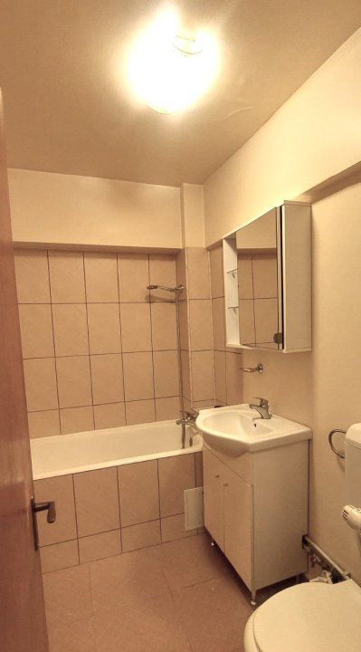 Vand apartament 4 camere situat la 10 min de Piata Unirii - Poză 12