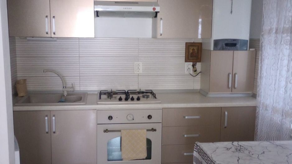 Inchiriez apartament 2 camere. - Poză 1