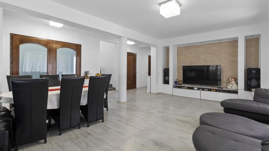 Comision 0% Vila superba in Sanpetru  5 camere si teren de 1644 mp - Poză 5