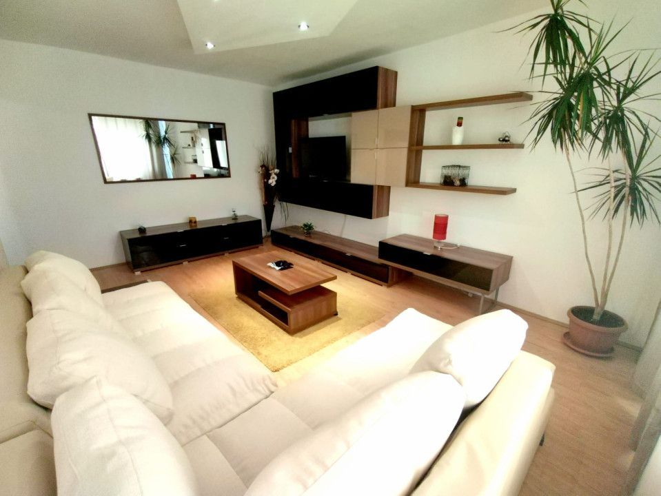 Apartament 3 camere, etaj 1, aproape de Facultate, zona Micalaca - Poză 2
