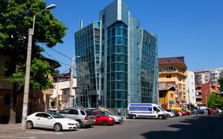 Cladire de birouri Vitan pretabilă pentru diverse afaceri. - Poză 2