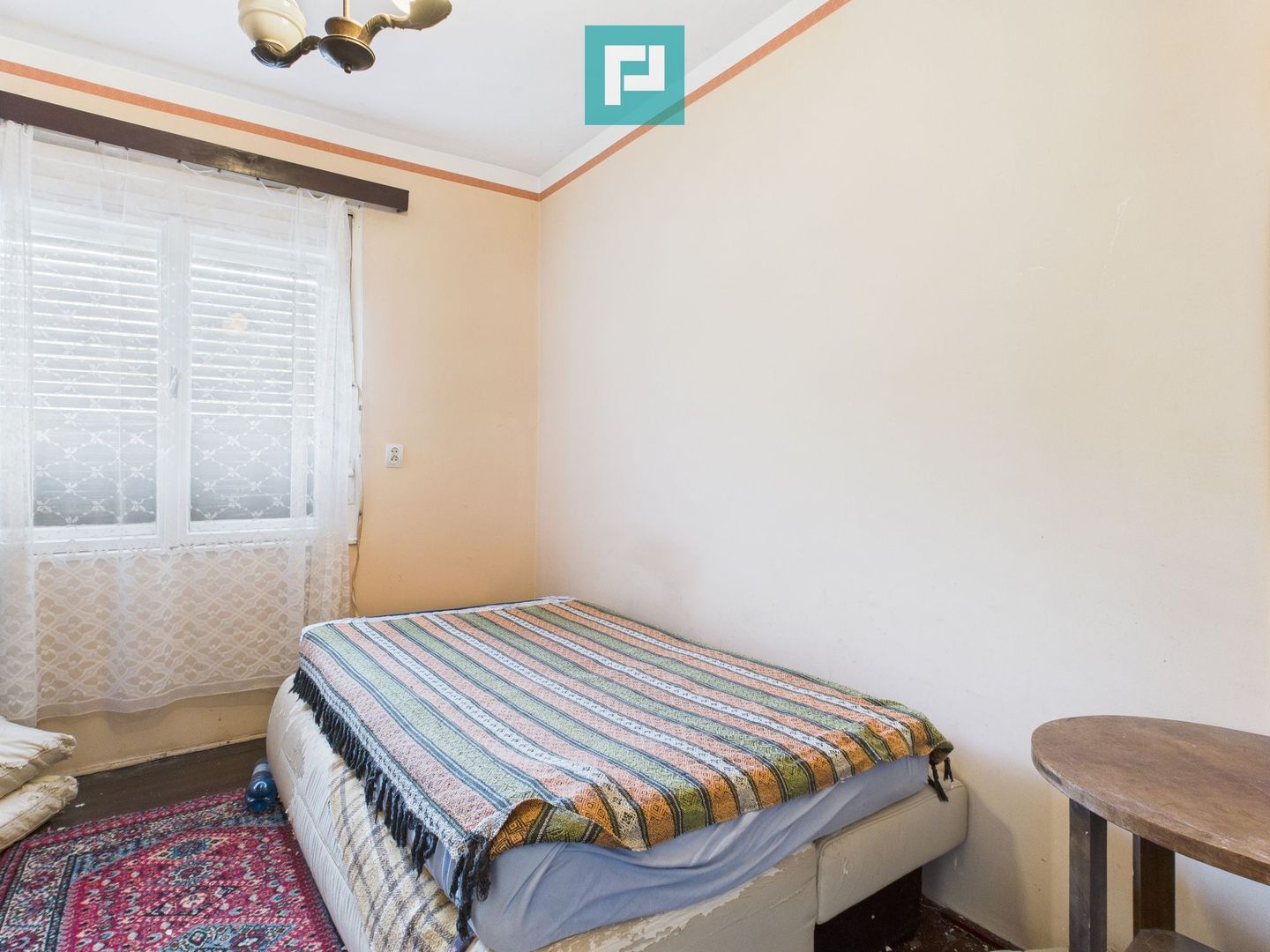 Apartament la casă cu 4 camere în Pârneava - Poză 6
