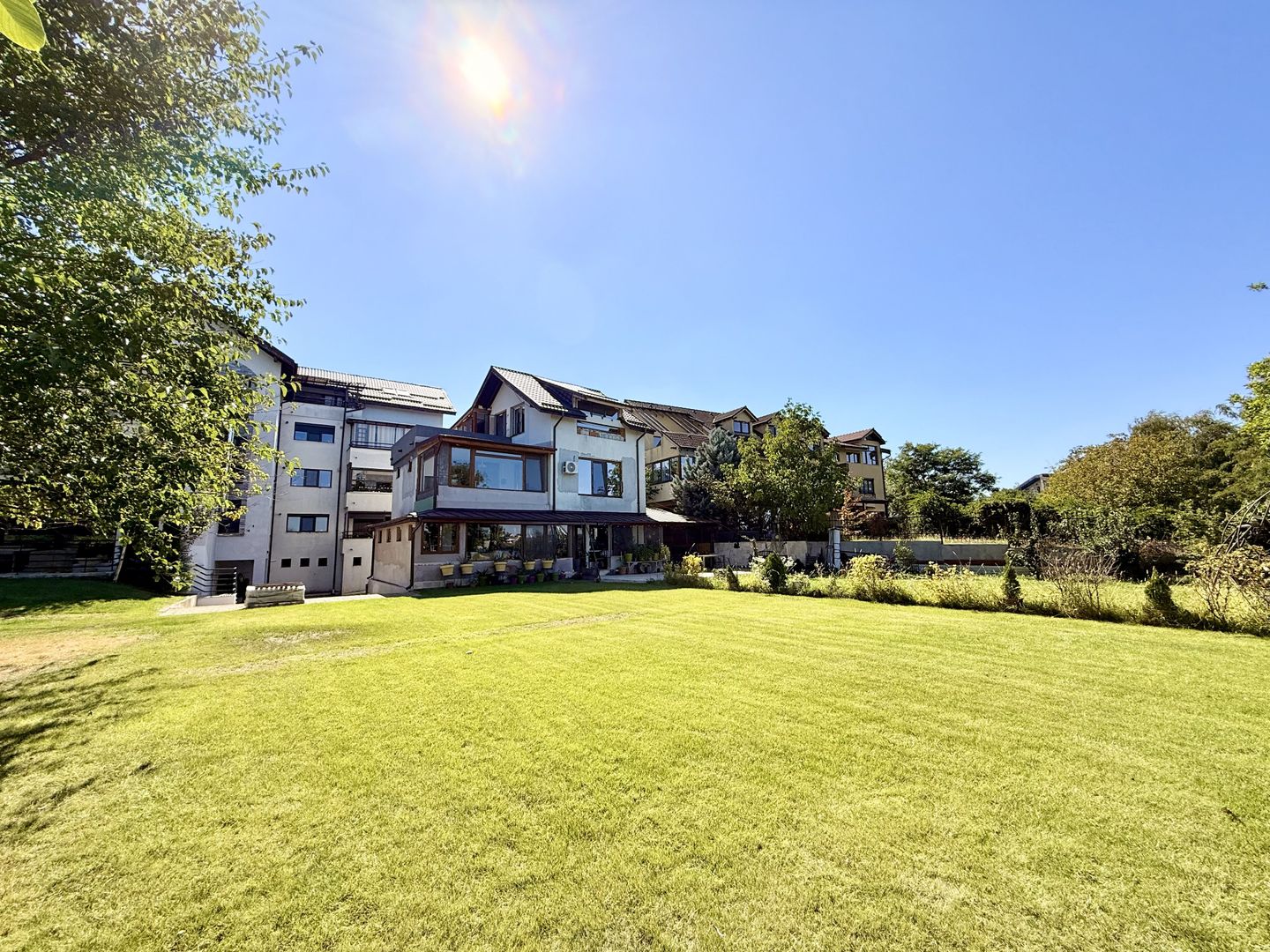 Doua etaje in vila pe malul lacului Grivita birouri rezidential - Poză 4