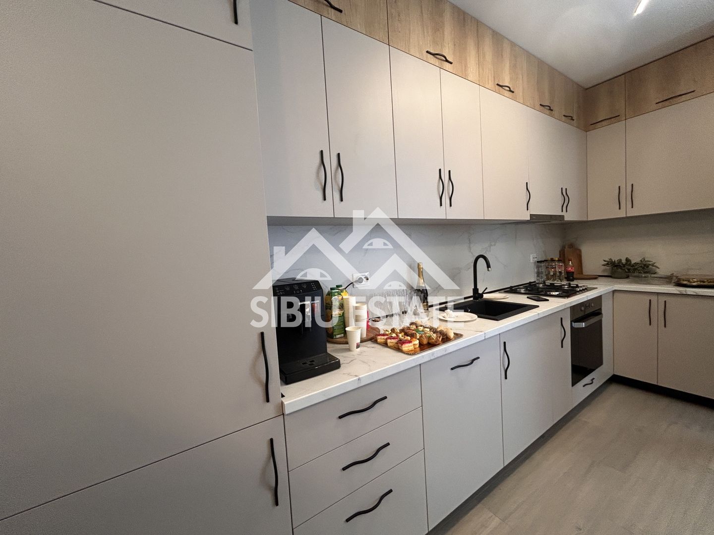 Apartament 2 camere, finisat la cheie, cu balcon - Poză 2