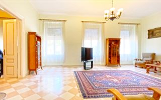 Casă boierească în zonă centrală - Poză 4