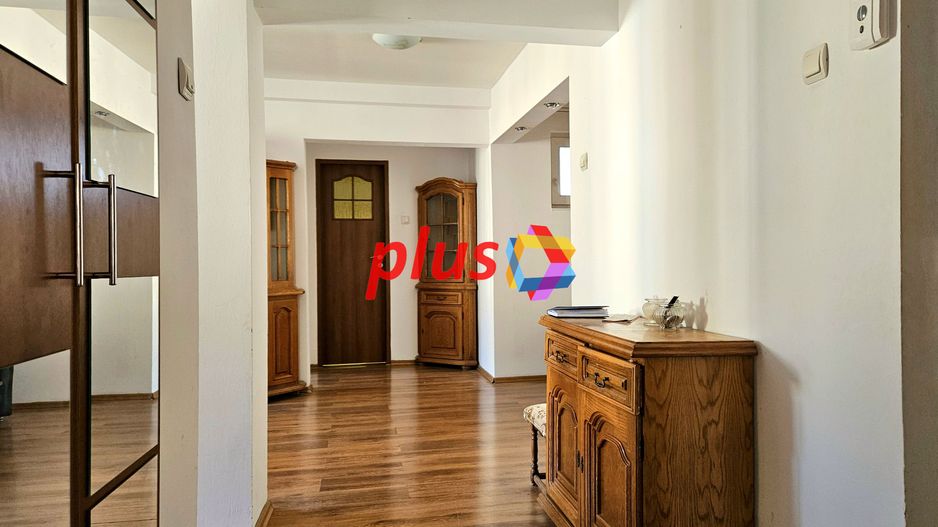 Apartament cu trei camere, zona Racadau 70 mp - Poză 1